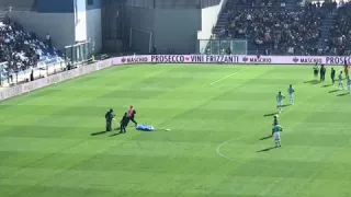 ATTERRAGGIO AL MAPEI STADIUM REGGIO EMILIA PARACADUTISTA NEROAZZURRO