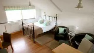 Daymer Studio sleeps 2 at Mawgan Porth in Cornwall