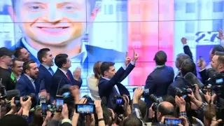 Ukrain: celebrations at Zelensky's HQ after victory announcement