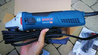 Unpacking / unboxing angle grinder Bosch GWS 17-125 CIE 060179H002