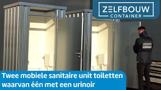 Twee mobiele sanitaire unit toiletten waarvan één met een urinoir