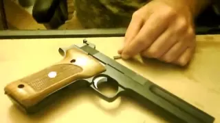 field stripping Smith and Wesson Model 422/622 .22 long rifle pistol