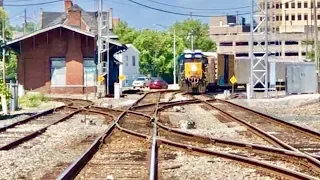 3 Trains Meet At Interlocking Cross Overs!