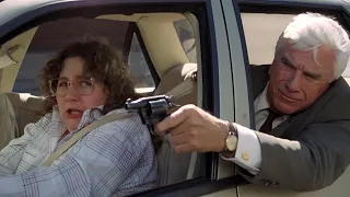 Лейтенант Френк Дребін переслідує підозрюваного [Голий пістолет / The Naked Gun] (1988 рік)