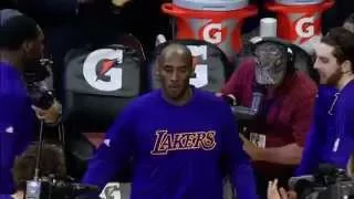 Kobe Bryant Gets Standing Ovation from Philadelphia Fans