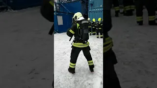 Пожарный-Спасатель занятия-тренировки в СИЗОД в Тепло-Дымо-Камере