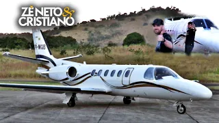 ZÉ NETO E CRISTIANO CHEGANDO COM SEU JATO NO AEROPORTO CACHOEIRO DE ITAPEMIRIM - ES