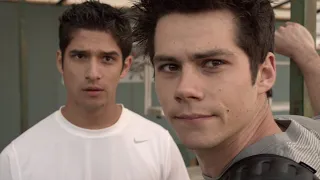 شاب قرر يكون قطيع من المستذئبين لحماية المدينة ملخص مسلسل teen wolf