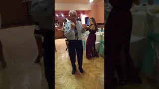 Дедушка 90 лет зажигает на танцполе 😍
