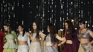 Best Bridesmaids Sangeet dance performance with Brides entry in end #bollywoodsangeet