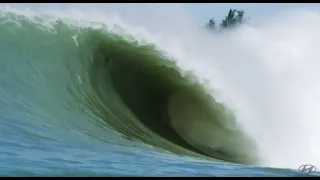 HUGE INDO: Thumping Barrels During A Mega Swell
