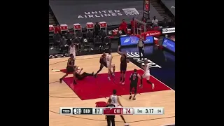 Mike James NASTY ankle breaker vs the Bulls 😤