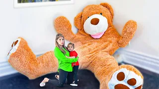 World's Giant Bear Prank on 3 Year old!