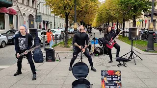 Би-2 - "Полковнику никто не пишет" в исполнении уличных музыкантов на Невском проспекте в Петербурге