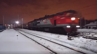 Тепловоз 2ТЭ10УТ-0043 с поездом №106А Санкт-Петербург — Оренбург