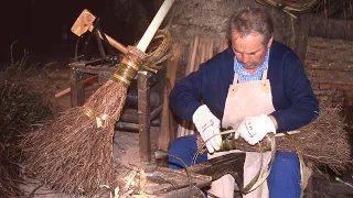 Handmade brooms with heather, bramble and wood. Traditional elaboration step by step