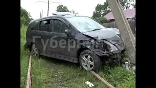 Неадекватный водитель врезался в два автобуса и столб в Хабаровске. Mestoprotv