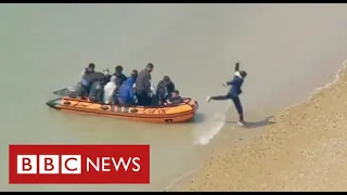 Record number of migrants cross English Channel on a single day - BBC News