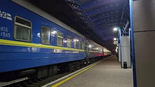 🇺🇦 Електровоз ЧС4-040 з поїздом D 45 Харків - Ужгород