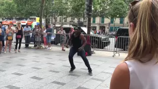 Street Performer in Paris, France (Blondy)