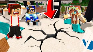 CO JEST POD WIELKIM PĘKNIĘCIEM W MOIM DOMU W MINECRAFT?! GPLAY & LUMI