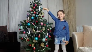 LİNA İLE YILBAŞI AĞACI SÜSLÜYORUZ | Funny Kids Video