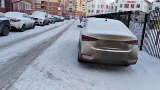 Тюмень 23.03.2022. Парковка на тратуаре около детского сада!