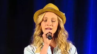 Candice Accola singing (Bloody Night Con Barcelona 2011)