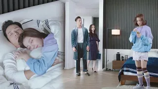 Cinderella teleports to the CEO's bed and is caught by his real girlfriend!