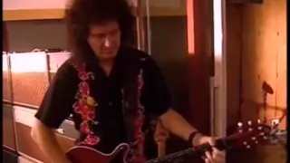 Roger Taylor and Brian May - little jam session