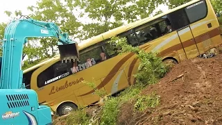 Bus Crash Recovery By Excavator Kobelco SK75 And CAT 320D2 Extended