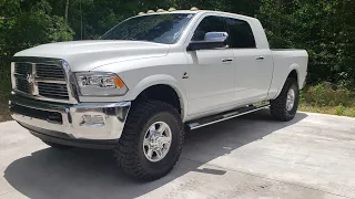 4th gen Ram 2500 3500 37x13.50 on Factory 17s with a 2.5 inch level and no trimming