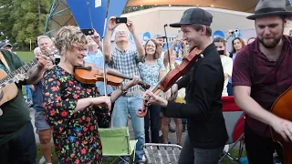 Roanoke - Smokin' Bluegrass Fiddling by Laura Orshaw and Avery Merritt! ~ Jam led by Sierra Hull