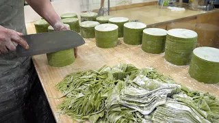 Master of cutting dumpling skin with a knife / Korean Street Food 