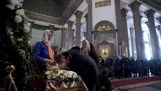 Тысячи прихожан РПЦ стоят в очередях к реликвиям в разгар пандемии