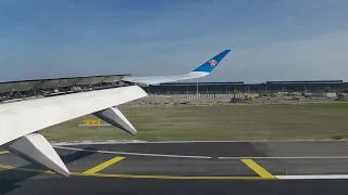 SMOOTHEST landing ever?! China Southern A350-941 very smooth landing at AMS!