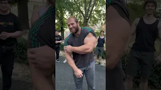 Сколько Андрей Смаев выжмет на динамометре?! Двойной бицепс  💪🏽