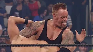 10 WWE Superstars Who Gambled On A New Finisher