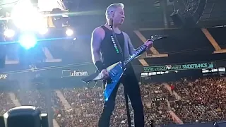 JAMES HETFIELD REACTION WHEN FANS DON'T LET HIM TALK LIVE (CRAZY CROWD) (2023)