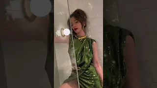 Natalia Oreiro para Diego Alfonso en una sesión de fotos en la ducha el Programa 5 de Got Talent Uy3