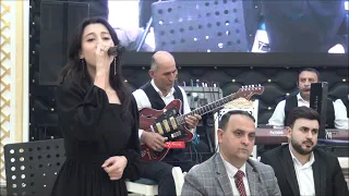 Gözel bir ifa oxuyur Nergiz xanim Cabbarova / gitara Asif Agcabedili / sintez Rövşen / qarmon Elvin