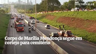 Corpo de Marília Mendonça segue em cortejo para cemitério