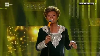 Dionne Warwick - Agostino Penna canta: "I'll Never Fall in Love Again"- Tale e Quale Show 11/10/2019