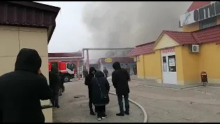 Видео пожара на Качинском рынке в Волгограде