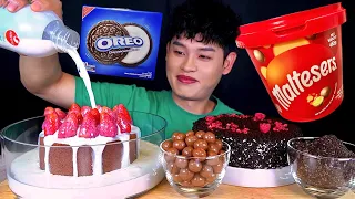 ASMR 스트로베리 초코생크림 케이크에 몰티져스 우유 부먹 블랙 치즈케이크 먹방~!! Chocolate Cake With Maltesers & Milk MuKBang~!!