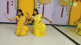 gulabachi kali bgha haldi ne makhli😍😍