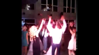 Танцевальный конкурс на свадьбе.