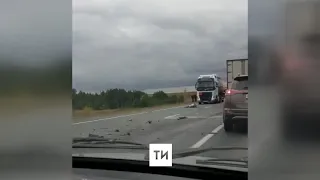 Появились фото и видео страшной аварии с двумя погибшими на трассе в Татарстане