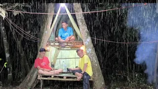 hit by heavy rain all day and night to sleep soundly in the leaning tree cabin, relaxing rain sound