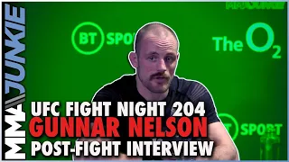 Gunnar Nelson stops interview to watch the co-main event with media | #UFCLondon